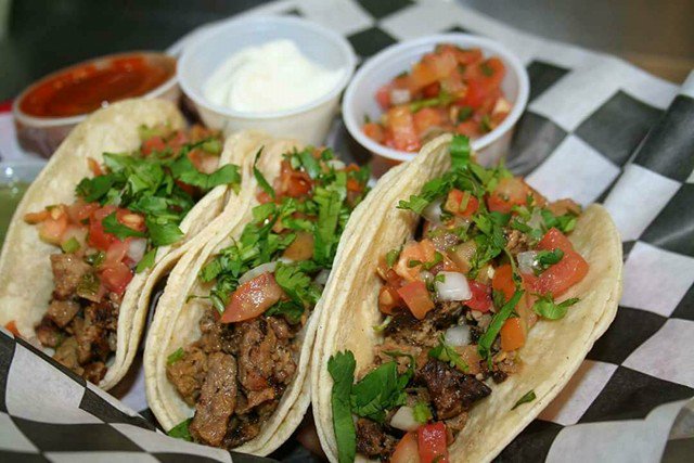 Pues pedimos ... 'Tacos de Asada' 😋🌮🌯😍 #NYfoodies#Agradecidos #Grateful #NYSommeliers #TacoTuesday
