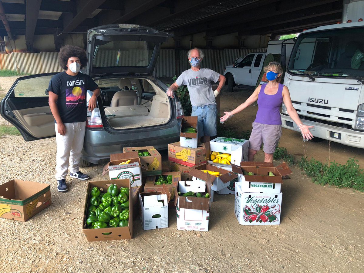 TheMAMDC's tweet photo. Thank you, Licking Creek Bend Farm and @FoodRescueDC
for your continued partnership! And s/o to Ms. Milagros, Ms. Diane, and Jose at Sarbin Towers for helping us deliver this fresh summer produce to our neighbors! #dc #dctogether #neighborshelpingneighbors #freshproduce https://t.co/bLiUF8o54S