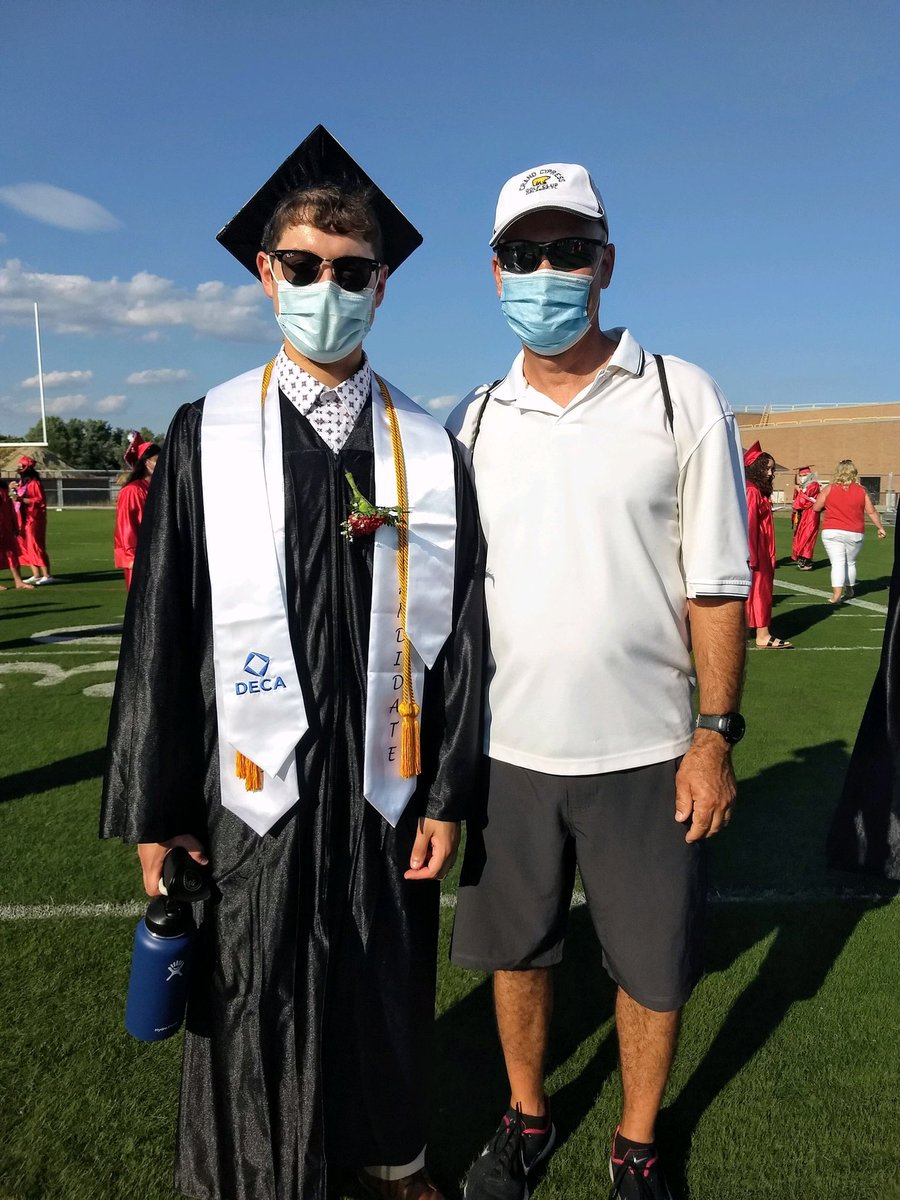 Durfee_CTE's tweet photo. Class of 2020 🎓 SkillsUSA &amp; DECA champions who did Durfee proud — 2019 SkillsUSA champion Meghan Proulx &amp; 2020 National qualifier Wil Silva. Congrats! https://t.co/55CZheE3Xj