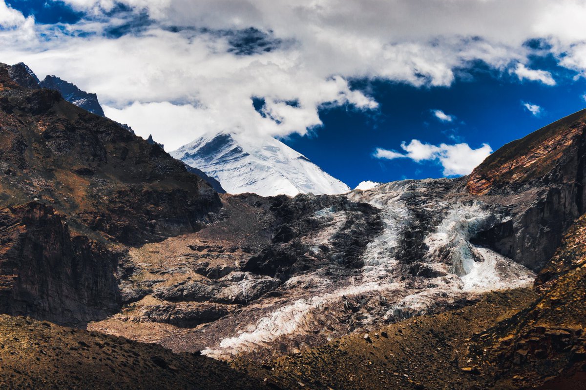iam_Iftikhar's tweet photo. View of Nun mountain peak 7,135m  (23,409 ft) from upper Parkachik - Located near the Suru Valley of Kargil Ladakh, it is one of the highest peaks of the Himalayan range. 
_
#kargil #ladakh #mountainlife #exploremore #soft_vision #rural_lover #lastingvisuals https://t.co/f4xXnh93Si