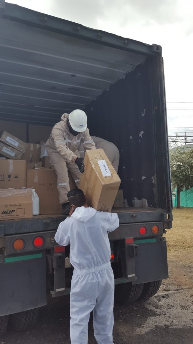 alcaldiagye's tweet photo. La ayuda para la ciudad de Quito continúa. Hoy llegó la segunda tanda de equipos, insumos y medicamentos que ayudarán a combatir la pandemia de Covid-19 en la capital. ¡Guayaquil es solidaria! 🤝 https://t.co/jHArhrABBQ