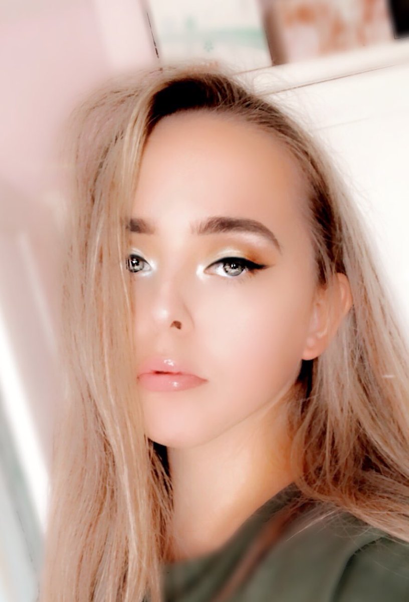 ambermarsh1's tweet photo. My fave makeup looks I’ve done so far during lockdown 🤙🏻🤙🏻 https://t.co/8pxiGpFjlL