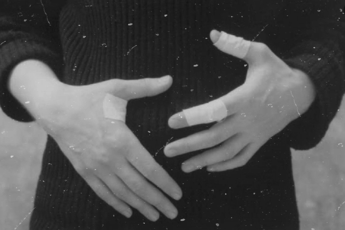 Pin by Koda R on ART RESOURCES&INSP Hand pictures, Pretty hands, Drawing body po