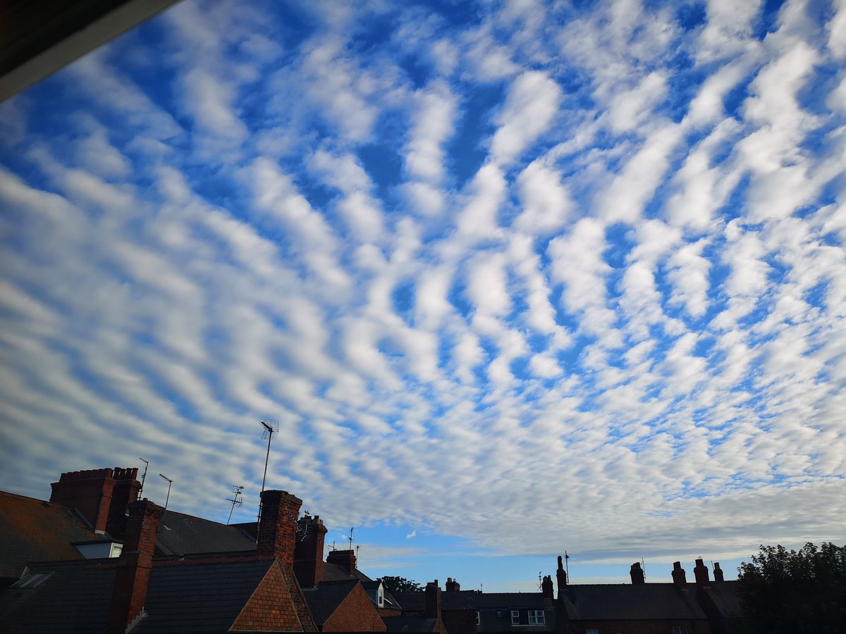 spunkyjunk's tweet photo. The morning sky in Bridlington today....#makerelsky #clouds #bridlington #eastyorkshire https://t.co/WqPHWIWhvm