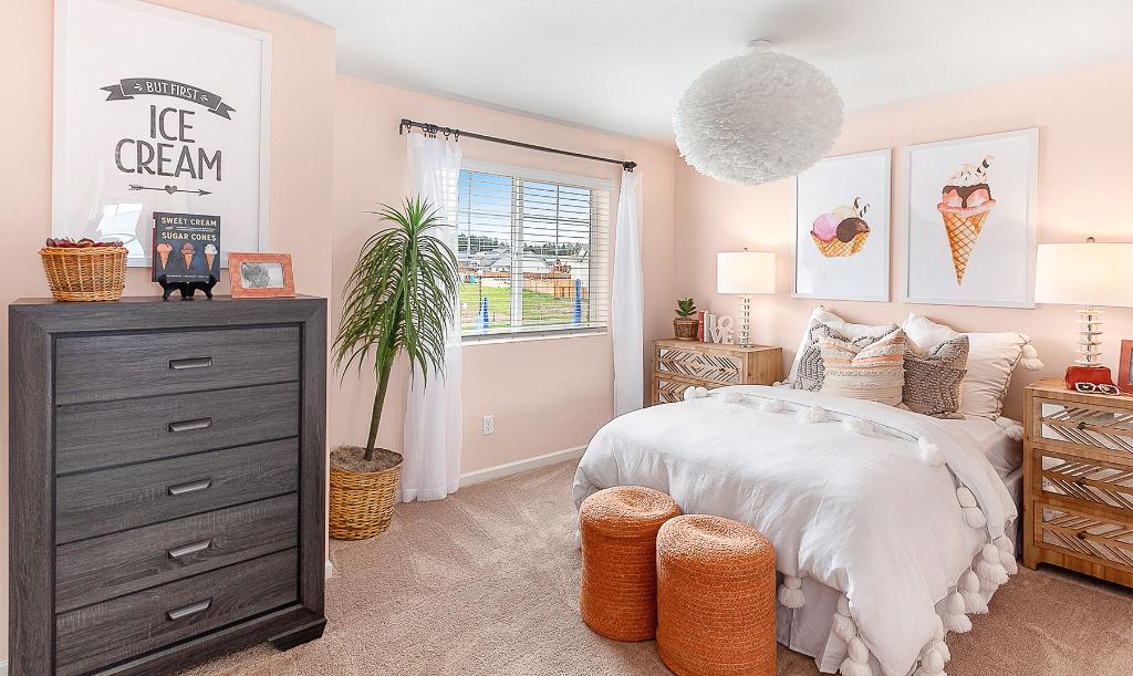 Lennar's tweet photo. Do you love the decor in this guest bedroom? #homedecor #homegoals https://t.co/6ci7o4oadn https://t.co/So1LNrTDMr