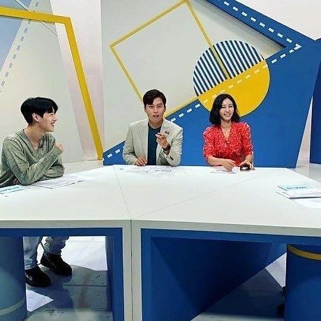 woodz_paraguay's tweet photo. [📸] [INFO] 
SeungYoun es el invitado especial para el primer episodio de la cuarta temporada de #WeeklyChinaNow 💙✨
-
-
-
-
-
#WOODZ #MOODZ #우즈 #무즈 #조승연 #파랗게 #LOVEMEHARDER #EQUAL https://t.co/z3KH1BZeyJ
