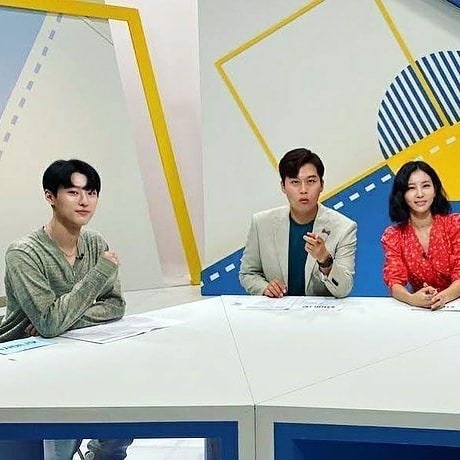 woodz_paraguay's tweet photo. [📸] [INFO] 
SeungYoun es el invitado especial para el primer episodio de la cuarta temporada de #WeeklyChinaNow 💙✨
-
-
-
-
-
#WOODZ #MOODZ #우즈 #무즈 #조승연 #파랗게 #LOVEMEHARDER #EQUAL https://t.co/z3KH1BZeyJ