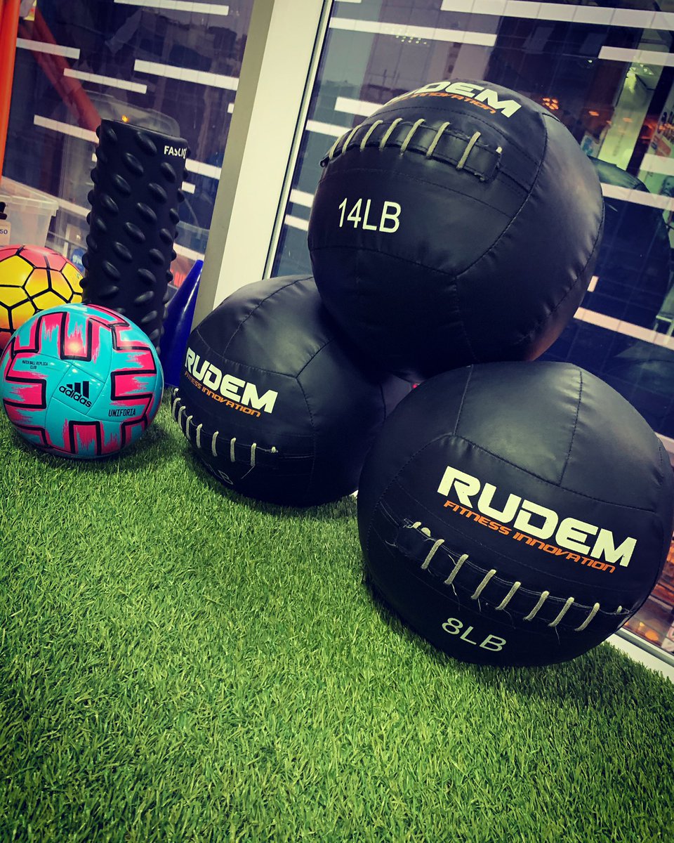 Cada vez más fuertes!
💪🏼💯.
#kinephype #fuertesyunidos #enfocadosenturecuperación #adidas #foamroller #balondepeso