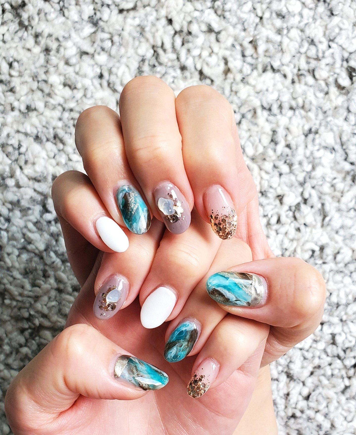 𝙽𝚊𝚝𝚜𝚞𝚔𝚒 𝑁𝑒𝑤 𝑛𝑎𝑖𝑙 夏ネイル を意識して ターコイズネイル ネイル ジェルネイル ネイルデザイン ニュアンスネイル 大人ネイル ミラーネイル キラキラネイル ソーダブルー ターコイズブルー マーブルネイル 根元ミラーネイル