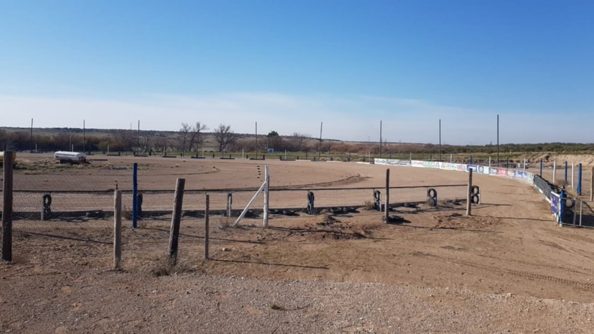 🚧 ¡Continúan los trabajos en la pista de #Speedway!

💡 Los amigos del Automoto Club siguen trabajando en el circuito "Antonio Miranda", ahora mediante la colocación de columnas de iluminación. 

💪 La pista avanza y en Crisol seguimos #CreciendoAFondo.

📸 La Nueva. y AMC.