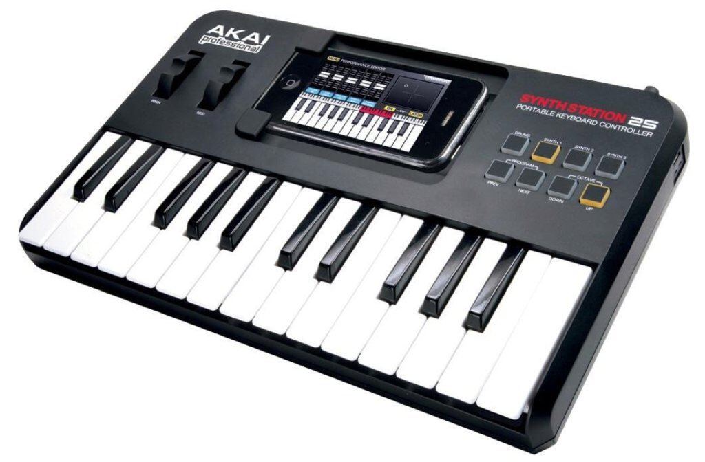 CPUMachine's tweet image. My first midi controller: An @Akai_Pro Synthstation 25. I also had an iPhone 4S that fit in the slot and used iOS apps to play which was amazing. What was your first midi controller? #midi #synth #music #musician #musicproduction #artist #recordingartist