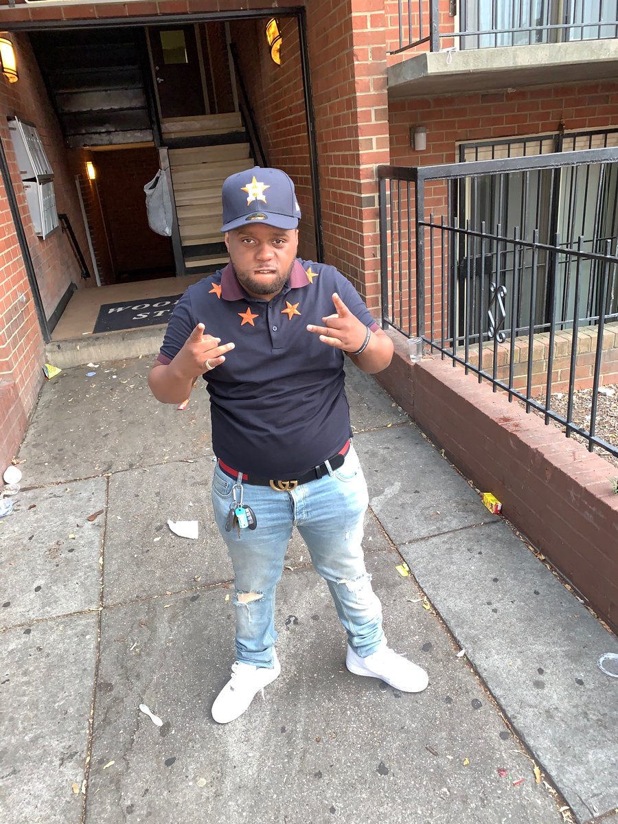 AvenueYoungRon's tweet photo. My Kobe Year I Made It 2 See #24 Praying 🙏🏾 To Allah I Make It To See Many More🎊 Happy BirtDay To Me💚.....
#StillFlexingStillStepping 
#LongLiveUpnext🎤
#15Shit💉 https://t.co/X8TKL2CTc3