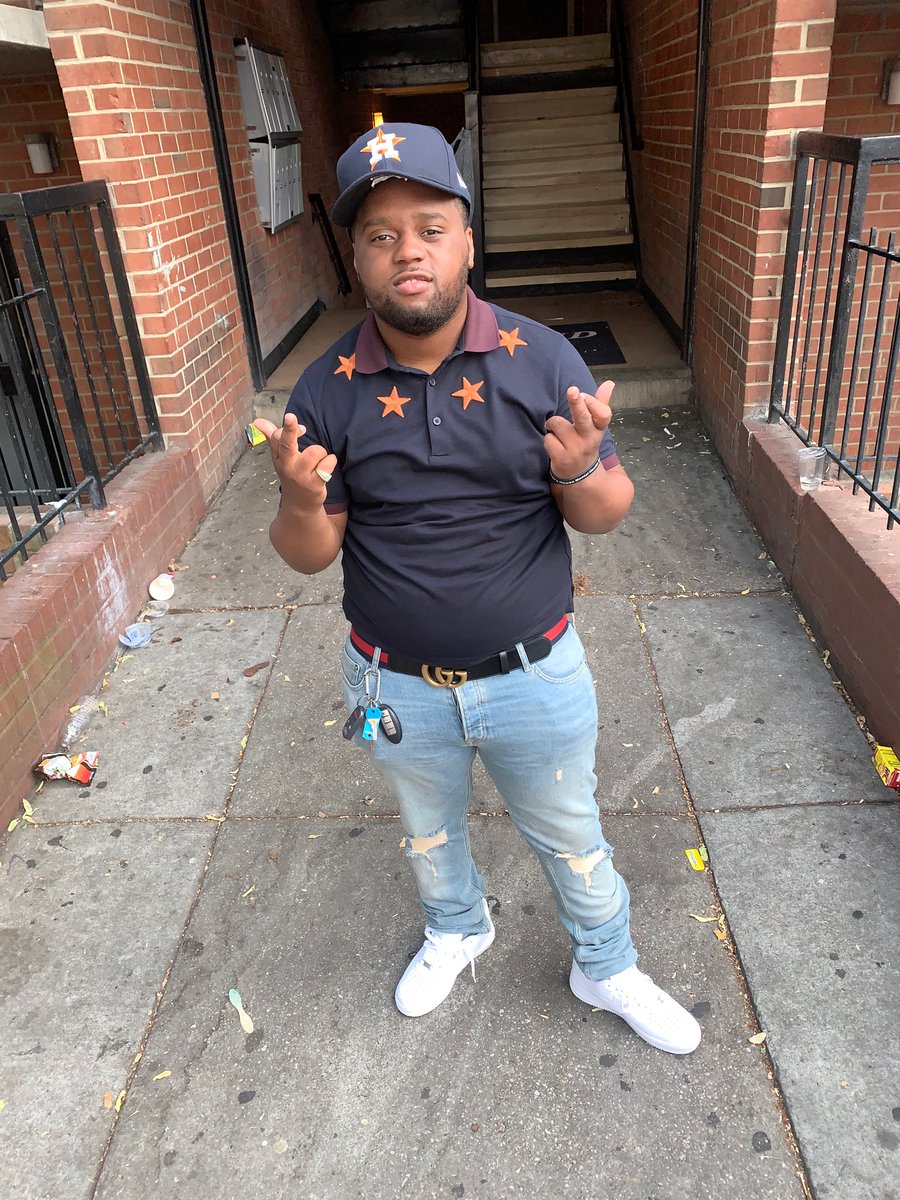 AvenueYoungRon's tweet photo. My Kobe Year I Made It 2 See #24 Praying 🙏🏾 To Allah I Make It To See Many More🎊 Happy BirtDay To Me💚.....
#StillFlexingStillStepping 
#LongLiveUpnext🎤
#15Shit💉 https://t.co/X8TKL2CTc3