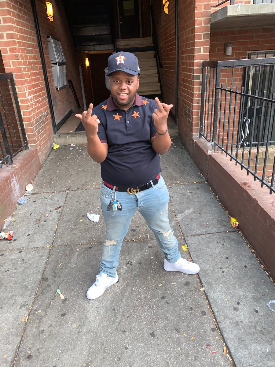 AvenueYoungRon's tweet photo. My Kobe Year I Made It 2 See #24 Praying 🙏🏾 To Allah I Make It To See Many More🎊 Happy BirtDay To Me💚.....
#StillFlexingStillStepping 
#LongLiveUpnext🎤
#15Shit💉 https://t.co/X8TKL2CTc3