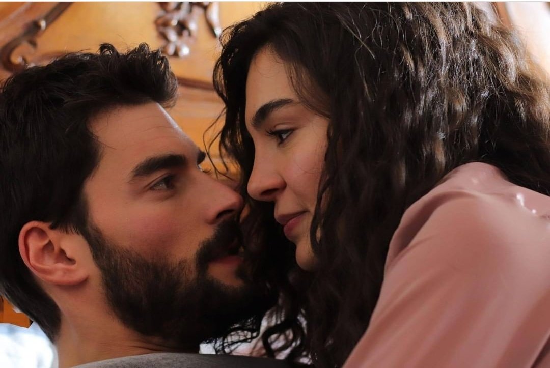 Mariia_sdc's tweet photo. Post a picture of your 4 favourites "Turkish series couple" and mention 5 people to do the same😜
#ReyMir #EdSer #Seldem #Kudil
@Leonor_S0 @MissMaffia28 @mafiosaseries @Sandra_FANLOVE @Anjara1981 https://t.co/a3c7XBETnv