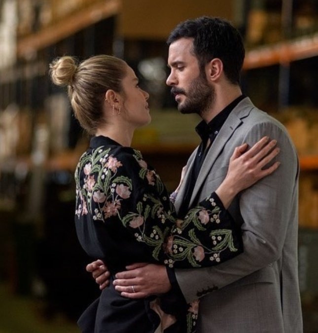 Mariia_sdc's tweet photo. Post a picture of your 4 favourites "Turkish series couple" and mention 5 people to do the same😜
#ReyMir #EdSer #Seldem #Kudil
@Leonor_S0 @MissMaffia28 @mafiosaseries @Sandra_FANLOVE @Anjara1981 https://t.co/a3c7XBETnv