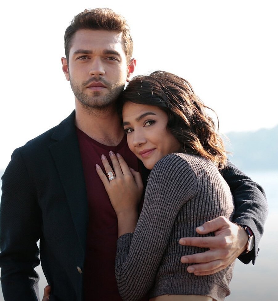 Mariia_sdc's tweet photo. Post a picture of your 4 favourites "Turkish series couple" and mention 5 people to do the same😜
#ReyMir #EdSer #Seldem #Kudil
@Leonor_S0 @MissMaffia28 @mafiosaseries @Sandra_FANLOVE @Anjara1981 https://t.co/a3c7XBETnv