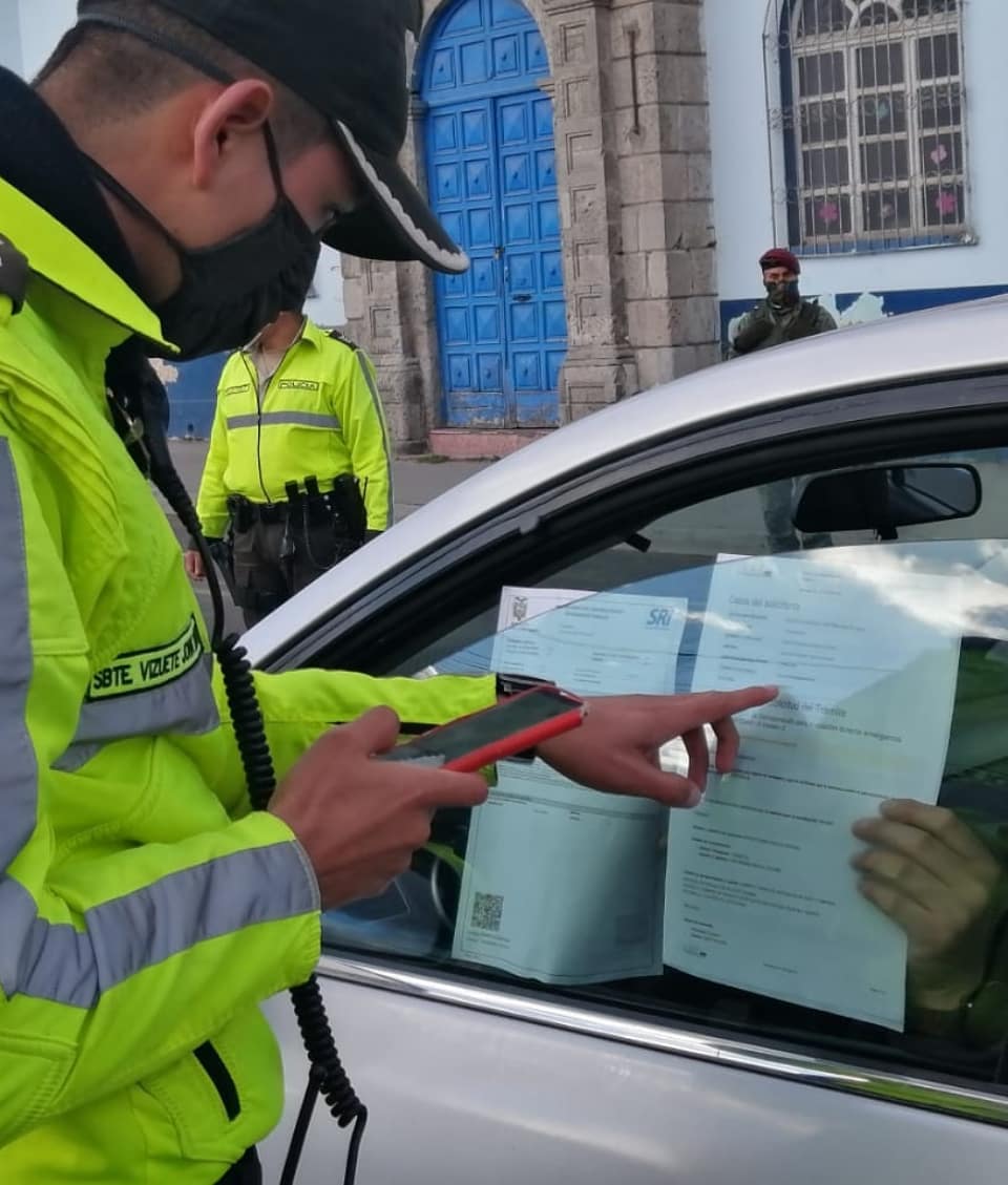 Gober_Cotopaxi's tweet photo. Bajo la coordinación del gobernador @GHector_Oficial se realiza operativos de control en la ciudad de Latacunga en coordinación con @PoliciaEcuador, @EjercitoECU, @BomberosLtga y @gadlatacunga Cuidamos tu seguridad
#EntreTodosNosCuidamos
#TrabajamosPorTuSeguridad
#HéctorGonzález https://t.co/KXImuck909