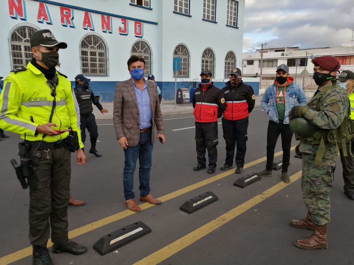 Gober_Cotopaxi's tweet photo. Bajo la coordinación del gobernador @GHector_Oficial se realiza operativos de control en la ciudad de Latacunga en coordinación con @PoliciaEcuador, @EjercitoECU, @BomberosLtga y @gadlatacunga Cuidamos tu seguridad
#EntreTodosNosCuidamos
#TrabajamosPorTuSeguridad
#HéctorGonzález https://t.co/KXImuck909