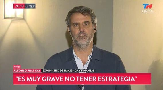 JuanoFabiani's tweet photo. El gobierno está renegociando una deuda impagable, contraída por  el macrismo, y TN para criticar la negociación  llama a los mismos que nos endeudaron... todo indica que mañana van a llamar al Lobo Feroz para que explique cómo se debe cuidar a Caperucita Roja... https://t.co/yue4Nz8pQw