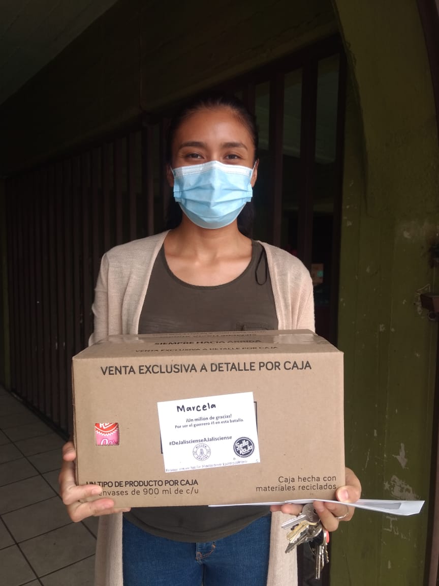 SelloRojo's tweet photo. 🐮Sabemos que son tiempos difíciles, por eso Sello Rojo junto con @QuesosNavarro y @EmbutidosCorona apoyan a los jaliscienses en el área de la salud  que combaten el 🦠COVID-19, Enviando 2,772 despensas hasta el día de hoy🤠🥛#DeJaliscienseAJalisciense un millón de gracias. https://t.co/CK776wRCe4