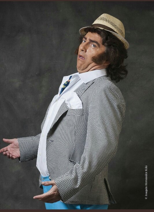 ElEnterao5's tweet photo. La moda esta que a salio de pintarno a la gente del carnava en una paré como si fueramo la Mona Lisa....
ESO LO HAGO YO CON UNA TISA!!! https://t.co/3HEodBOX1x