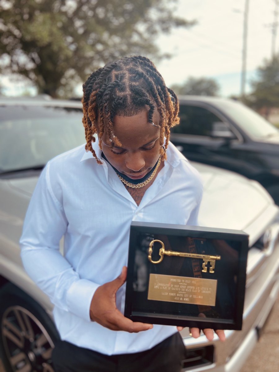 H_Kylin's tweet photo. Key to Columbus Mississippi belongs to me now .. True Blessing🖤 God works his wonders https://t.co/nlHQc4QTml