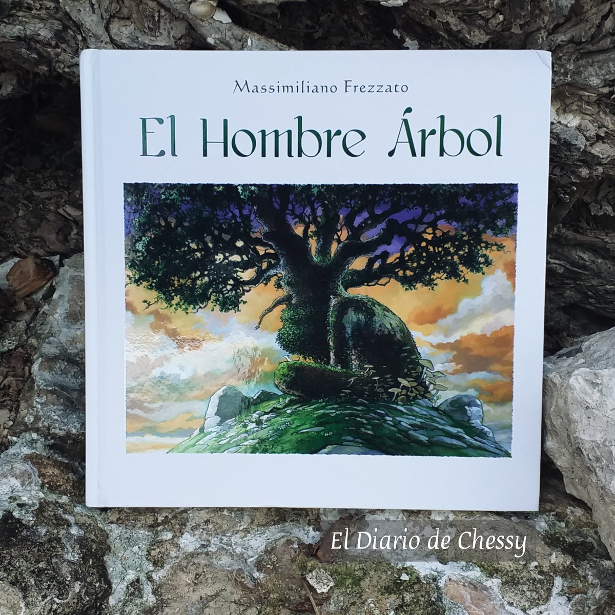 Massimiliano Frezzato consigue a través de un poema hecho fábula y unas ilustraciones bellísimas, hablarnos del egoísmo y la codicia, y como estos sentimientos nos puede llevar a cometer terribles actos.

#lecturaméxico #méxicosilee #lectoresmexicanos #massimilianofrezzato