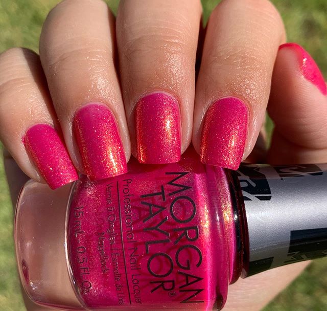 MTMorganTaylor's tweet photo. The shimmer on our MTV Switch on Color summer collection shines just right so you can see those gold flecks and golden ultra-luminous shine! 📸 @sherlynblognails #MorganTaylor #MTVSwitchOnColor #LiveOutLoud #Summernails https://t.co/W2xERkX1Hq