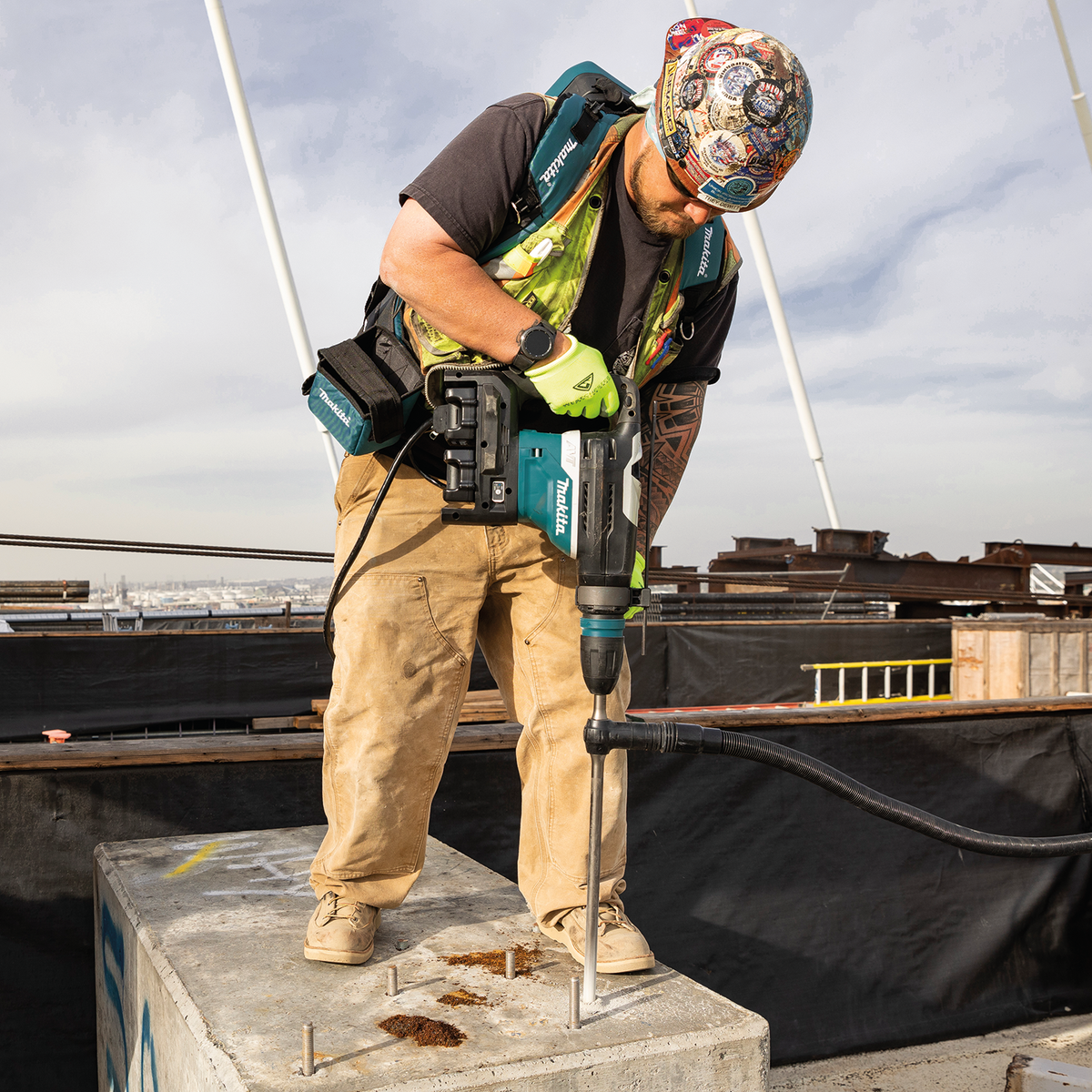 MakitaTools's tweet photo. The LXT and LXT X2 Portable Backpack Power Supply provides up to 2X the run time when used with LXT 18V X2 (36V) products, such as this rotary hammer. 
https://t.co/rHjvhZvDu0
#makitausa #makitatools #powersupply #pdc01 #rotaryhammer #construction #concrete #concreteconstruction https://t.co/FtNsL8IM3d