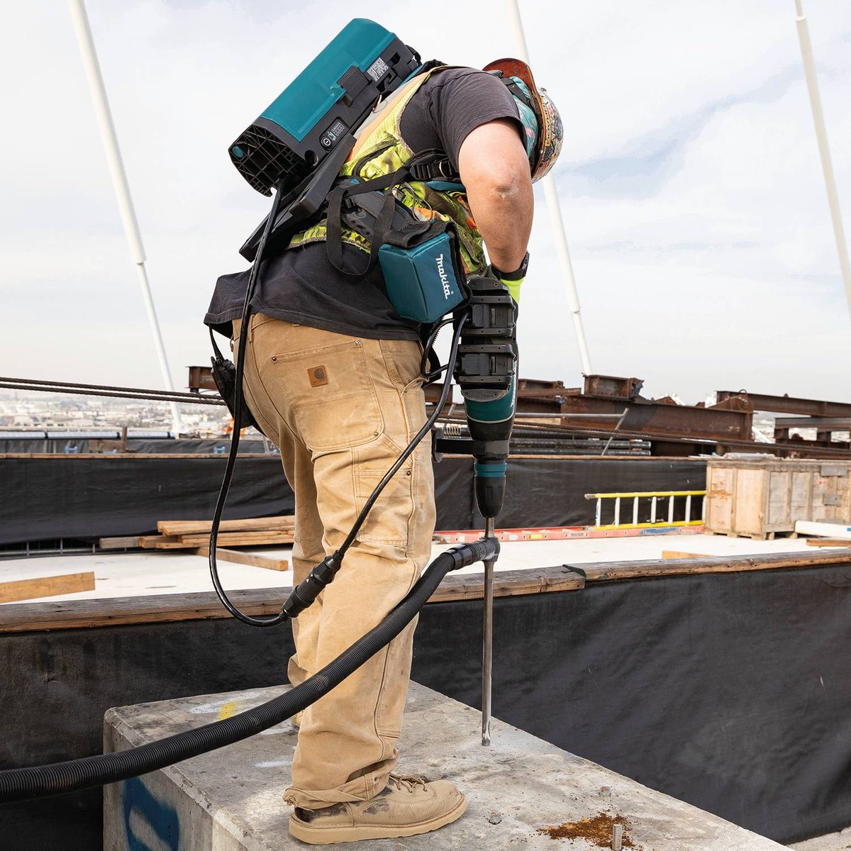 MakitaTools's tweet photo. The LXT and LXT X2 Portable Backpack Power Supply provides up to 2X the run time when used with LXT 18V X2 (36V) products, such as this rotary hammer. 
https://t.co/rHjvhZvDu0
#makitausa #makitatools #powersupply #pdc01 #rotaryhammer #construction #concrete #concreteconstruction https://t.co/FtNsL8IM3d