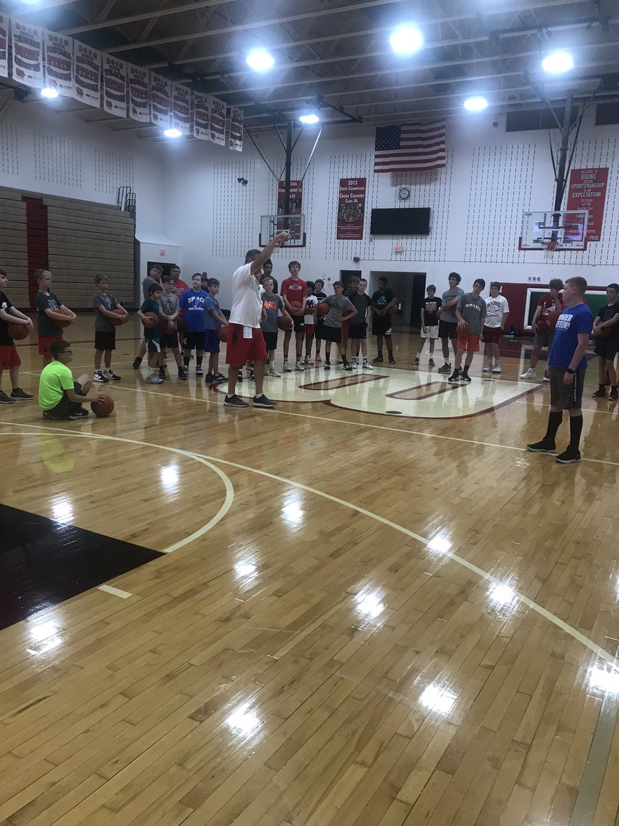 ToreadorHoops's tweet photo. Great to have @CoachDeason at Hoops School yesterday teaching the Pro Shot. #shootersaremade #developinggymrats https://t.co/5PaeAqaXl0