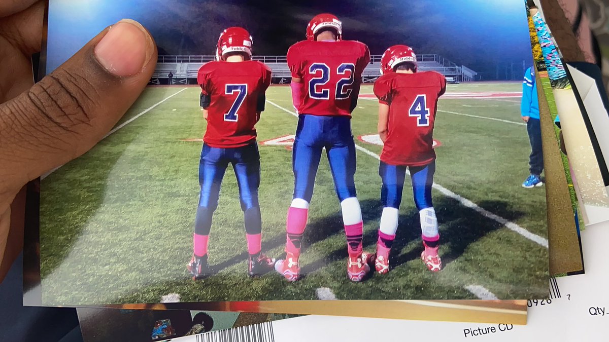 Sid_tat22's tweet photo. Tbb with my dawgs😂💉@LucasKyle_ @shawnbrown428 https://t.co/9lA8Z34eDP