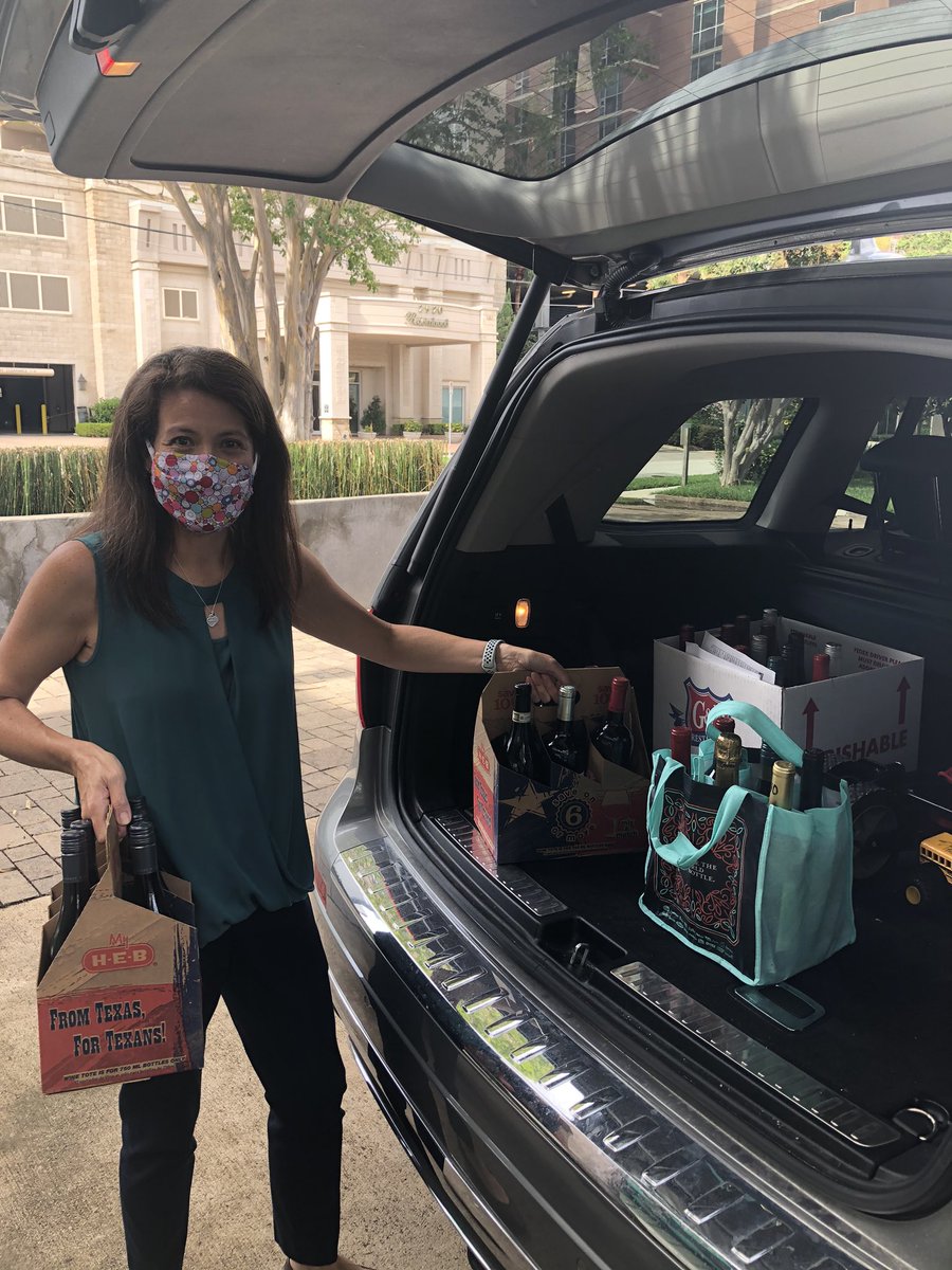 PamSolimanMD's tweet image. Now is a great time to pitch in and support women with #ovariancancer! Happy to support this important cause. @RunsiAyona will let you all know about the upcoming #winepull for @ovarcome #endcancer @ShannonWestin @nicoleflemingmd @AnilSoodMD #gyncsm @MDAndersonNews @karenluMD