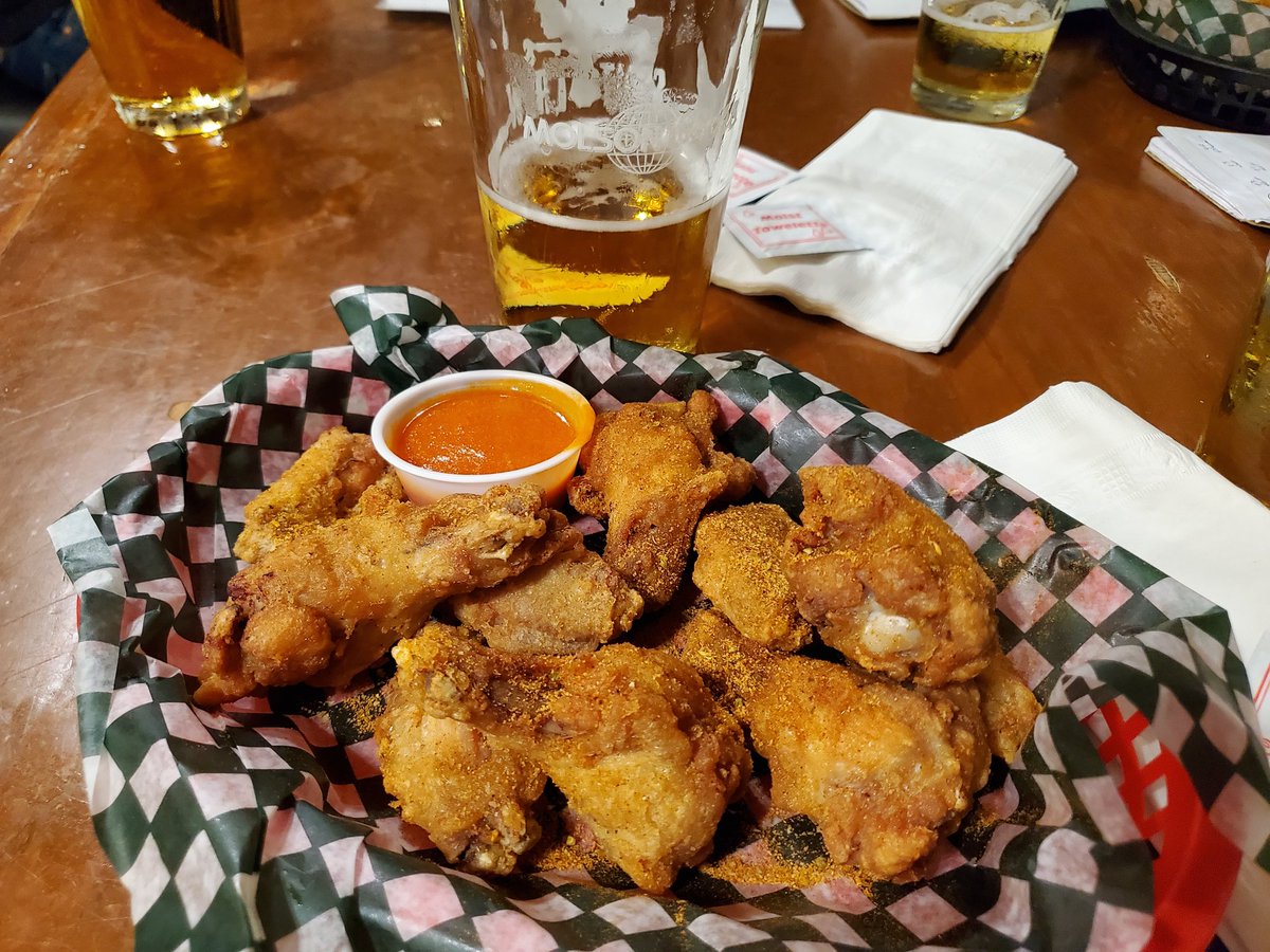 HalifaxWingman's tweet photo. #WingWeek night 3 at the Split Crow.  The dry Cajun is a bonus.   @abbydealer made an appearance for this one! https://t.co/R8M0Ph5ik5