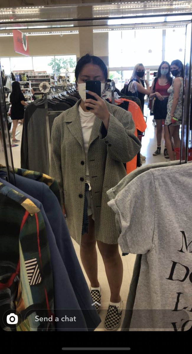 ttruuly's tweet image. my sister thrifting and being eyed by some mean girlz #NOTfetch