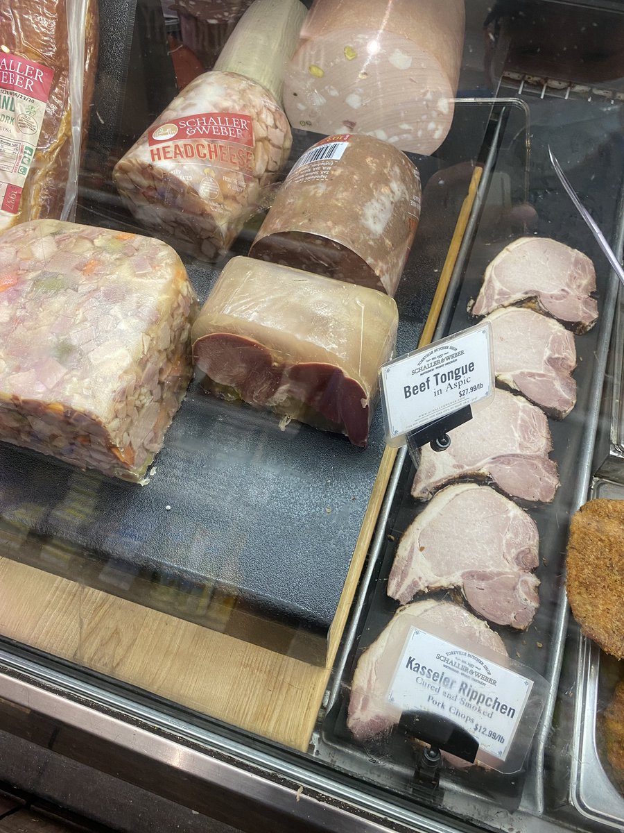 toyaku's tweet image. 新たな痛風食を見つけてしまった。牛タンの煮凝り。これはパーティーにぴったり。当分パーティーは無いと思うが。 #beeftongue #aspic