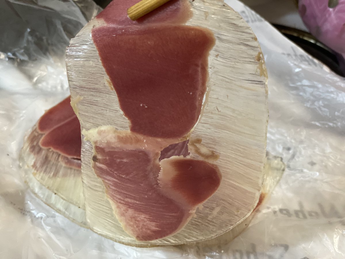 toyaku's tweet image. 新たな痛風食を見つけてしまった。牛タンの煮凝り。これはパーティーにぴったり。当分パーティーは無いと思うが。 #beeftongue #aspic