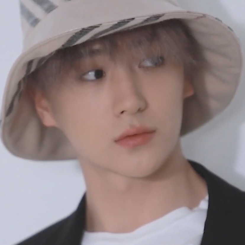 ahncarat's tweet photo. hey oomfs :D im gunna move accounts bc i want a fresh start so reply to this tweet and ill dm you my new account!! https://t.co/NYyiWAWNwX