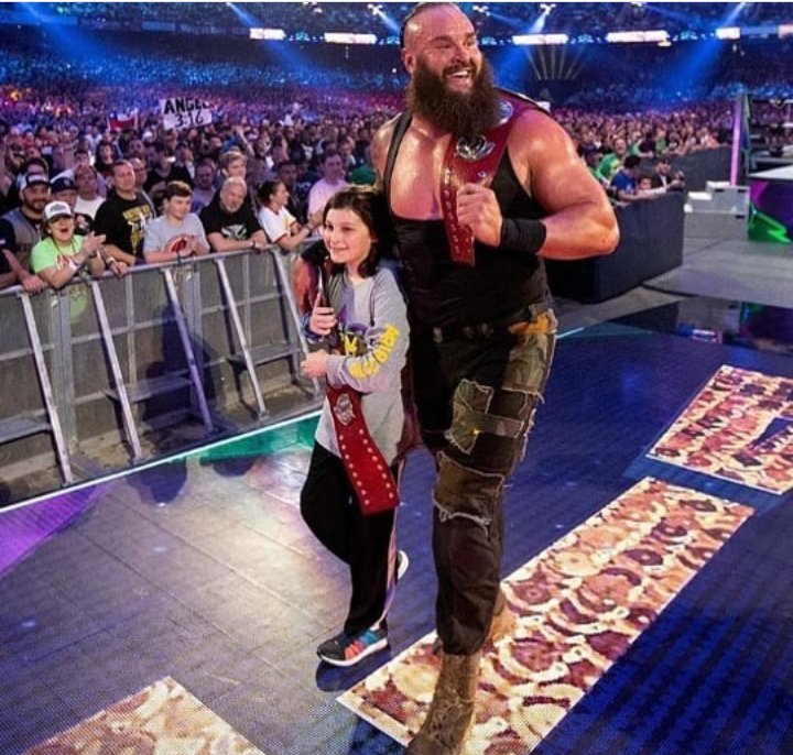 Braunstrow12's tweet photo. Big fans... https://t.co/kzPcwjyP3t