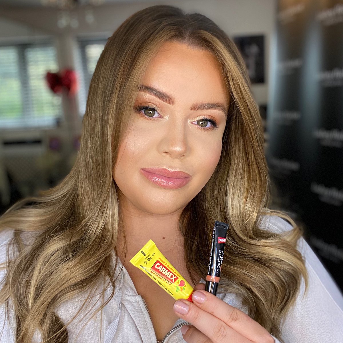 lindseyhackett's tweet photo. Love my @Carmex https://t.co/vDT4YctkQs