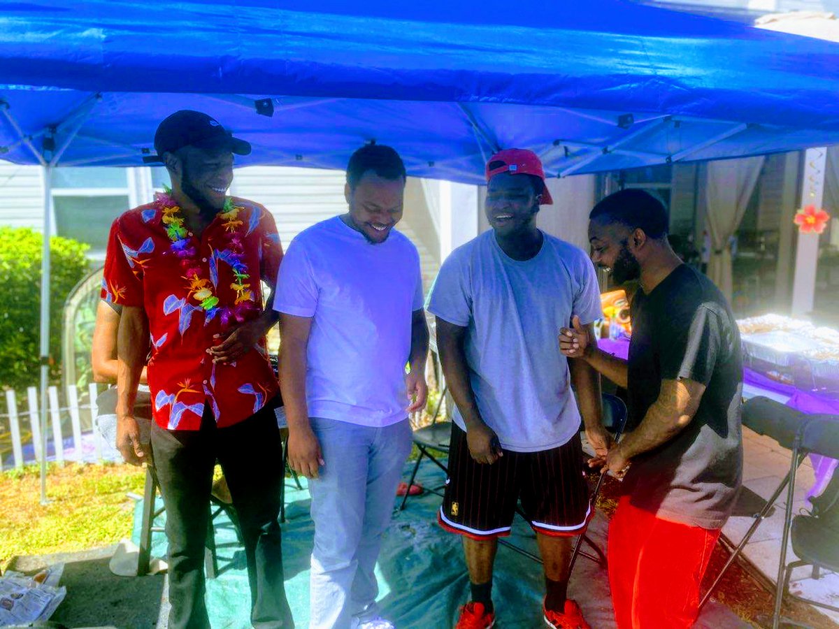 DeeJr_'s tweet image. Always gon be with us big bro. They can never take you away. We all gon fly together again one day❤🙏🏿