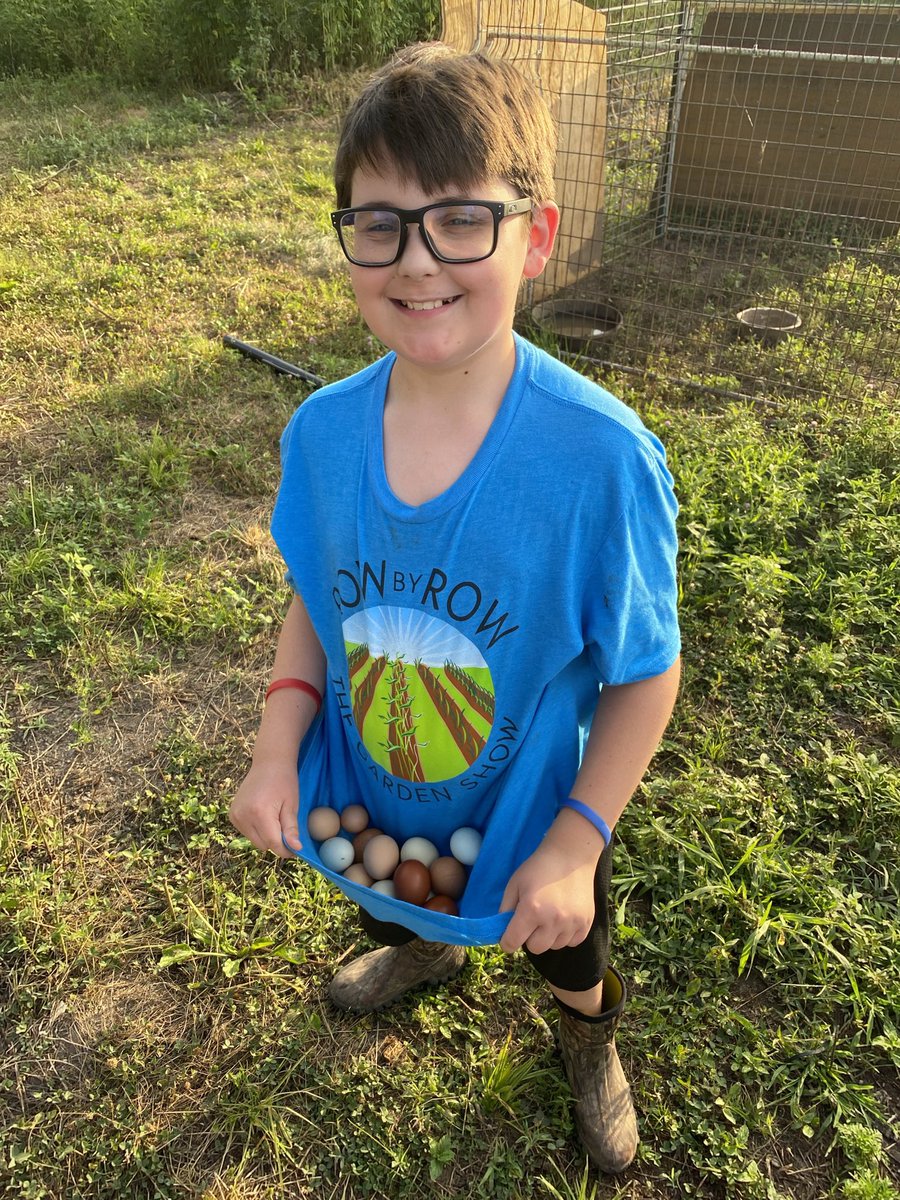 AdlerFarms's tweet photo. That new #RowbyRow shirt getting a workout already! 🥚 🥚 🥚 #HossTools https://t.co/vFNwcXaMdu