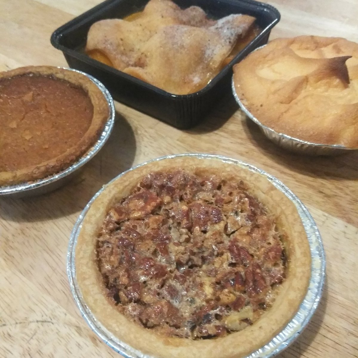 ysouthernsweets's tweet photo. We have the best pies! Check us out tomorrow! 10am-3pm #pecanpie #sweetpotatopie #lemonpie #peachcobbler
https://t.co/N2uLFXE8WW https://t.co/OhAdxylfXP