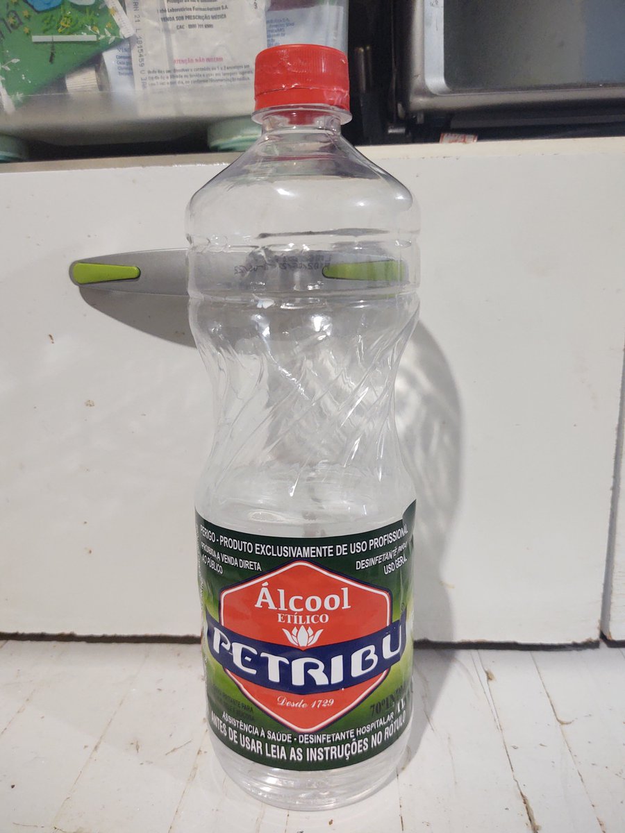 Alinythayane_97's tweet photo. Sequência de como abrir um álcool 70 do cão.

Alguém conhece essa marca? Triste de ruim da mulesta. https://t.co/mysxL7AFTB