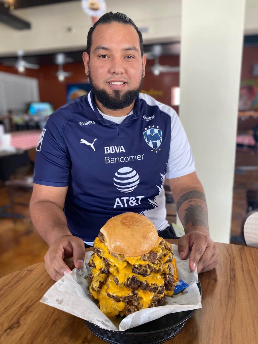 MarksOuting's tweet photo. BIG, FAT, JUICY 🍔's at #marksouting. Can you handle 4lbs 8oz?

#bigburgers #burgerchallenge #eatatmarks #eatlocal #homemade #togo #dinein #carryout #gourmetburgers #burgerlovers https://t.co/Qb6i5DT7TH