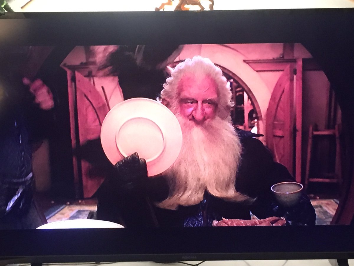 Quickbeam2000's tweet image. Just finished chipping some glasses and cracking some PLATES 🍽😄 

Bring your questions to @DougAdamsMusic and @jimjware at #HobbitScoreQuestions and follow along with us on @theoneringnet