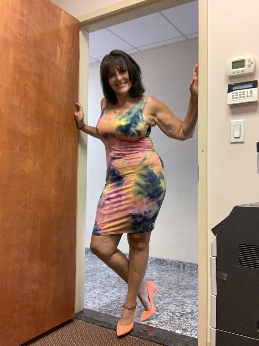 BronxGal62's tweet photo. Howβs this? #hotenough #summertime #summer #sundress #heels #legs #workinprogress #TuesdayMorning #ShoesdayTuesday #Shoes https://t.co/lwyRTWHPkm