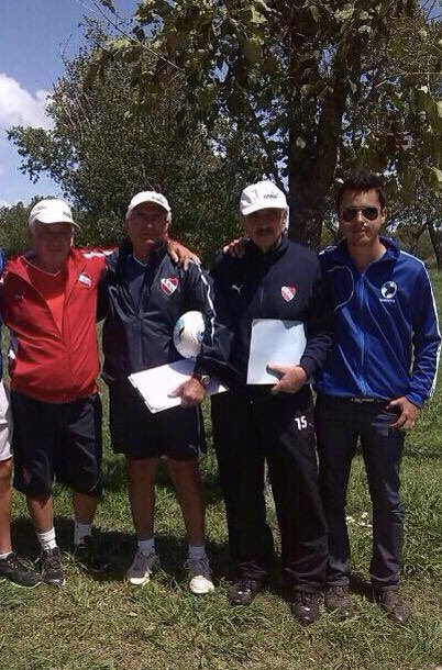 PiesFutbol's tweet photo. Con el @caindependiente evaluando jugadores en 🇦🇷 2016, #independiente de Argentina Gracias por todas las atenciones, volveremos en el 2021 🙏🏼⚽️🇦🇷🇨🇴🇦🇷🇨🇴 @felipeluengasr https://t.co/8yxIfwhdYp