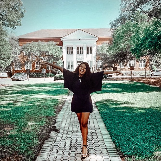 ✨M E E T  C A R Y N✨ She loves game nights with friends, and is currently working on getting her Masters in Clinical Mental Health Counseling!!📚 Caryn said she signed b/c of our close proximity to everything!! We felt that! Be like Caryn &amp; sign now at lakeviewatmarketdistrict.com!